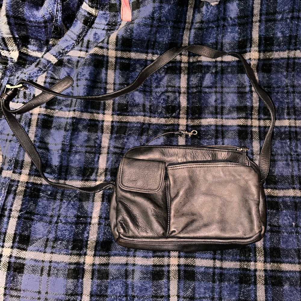 GIANI BERNINI CROSSBODY BAG. BLACK.